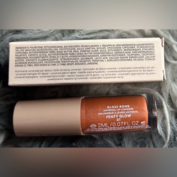 FENTY BEAUTY Gloss Bomb Universal Lip Luminizer - Picture 3 of 12